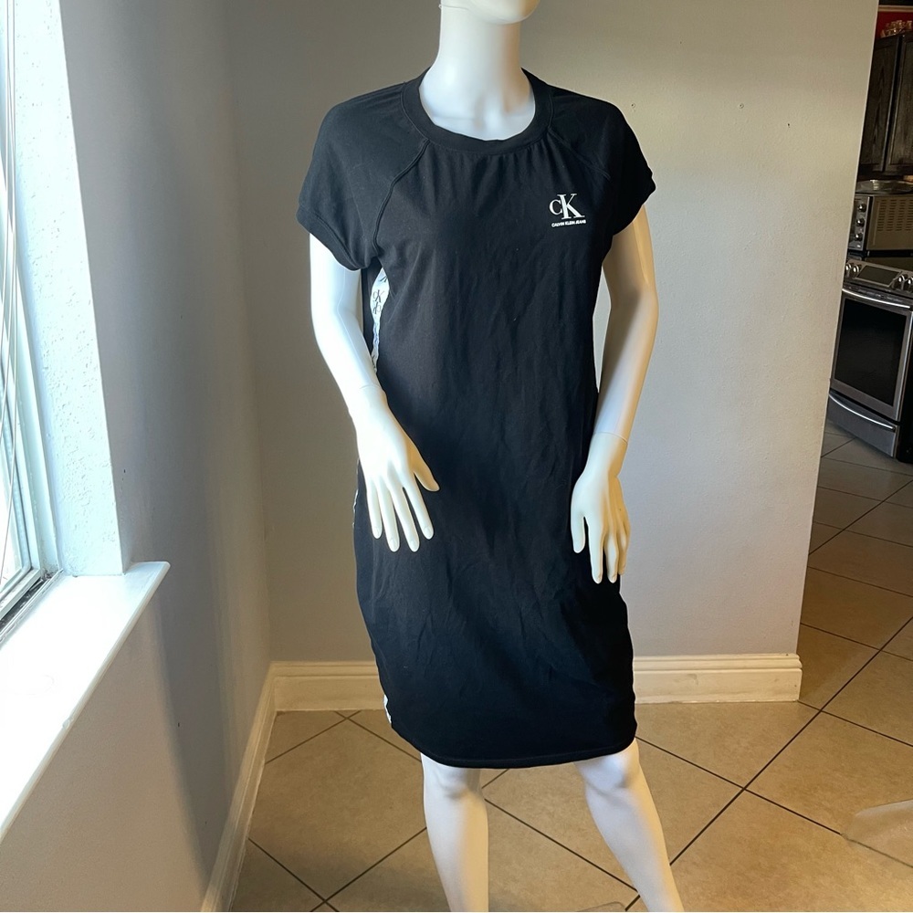 Calvin Klein dress size Large
In great condition
Stretchy
Logo on both sides